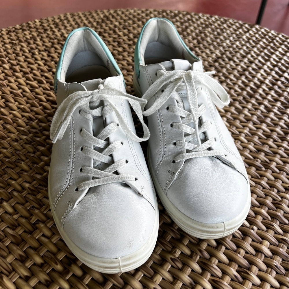 Ecco women’s size 8 white sneaker